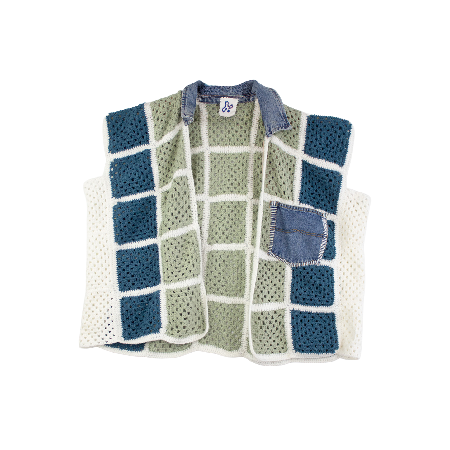 Gilet patchwork crochet upcyclé — col denim et poche contrastée | Noussom
