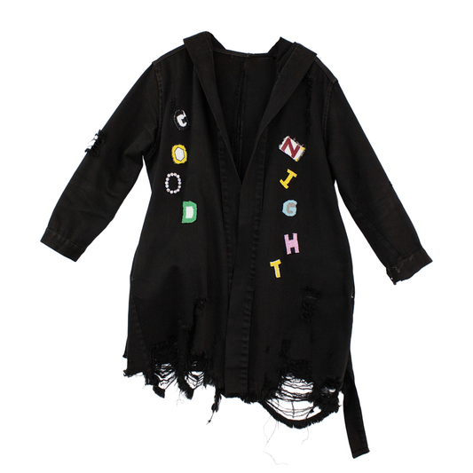 Veste noire upcyclée “Good Night” — patchwork brodé & denim reconstructif | Noussom