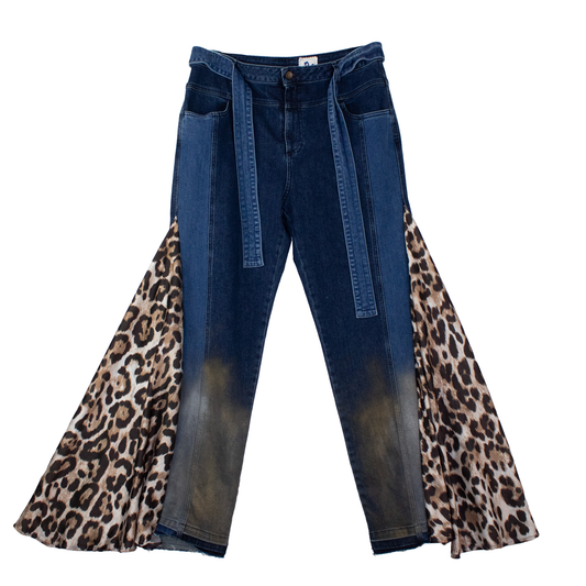 Jean patchwork upcyclé léopard — pièce unique denim transformé | Noussom